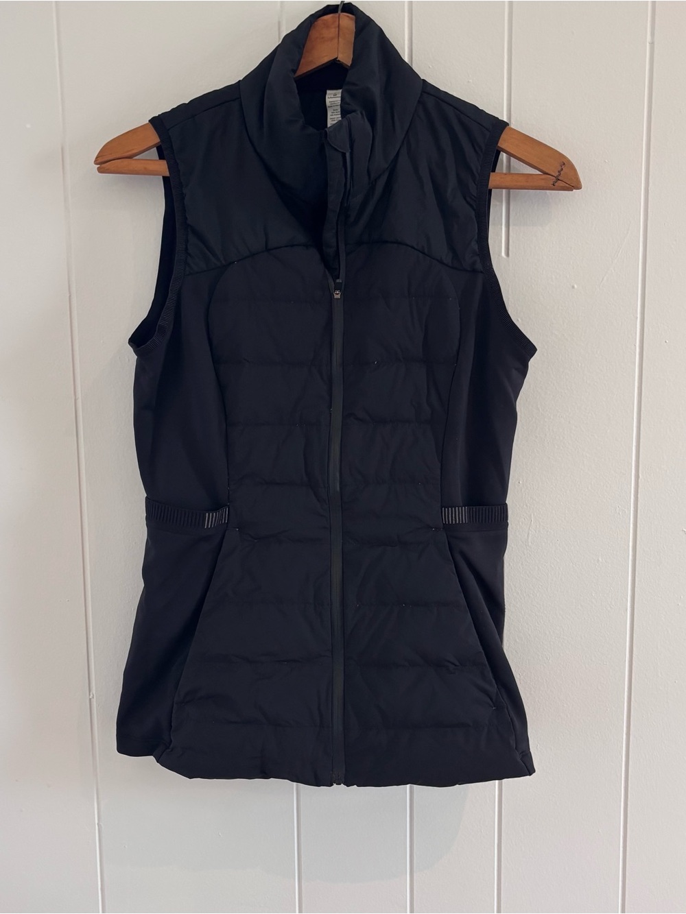 Lululemon Size 6 Down for It All Vest Black  Water Resistant